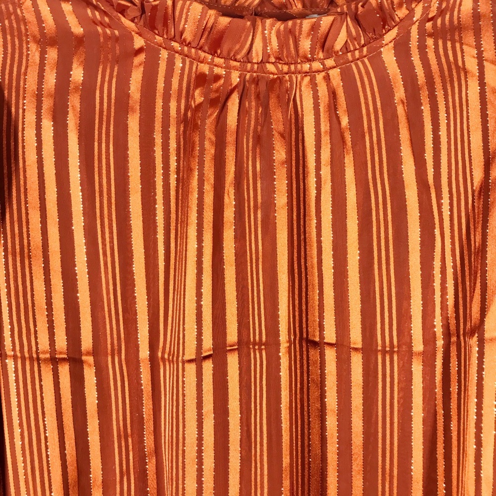 💕 Orange Metallic Ruffle Top 💕 - Picture 6 of 8